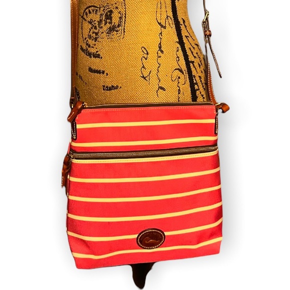 Dooney & Bourke Handbags - Dooney & Bourke Crossbody Bag